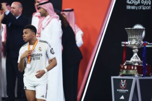 Mbappé Under Fire as Real Madrid Players Decline Barcelona Guard of Honour